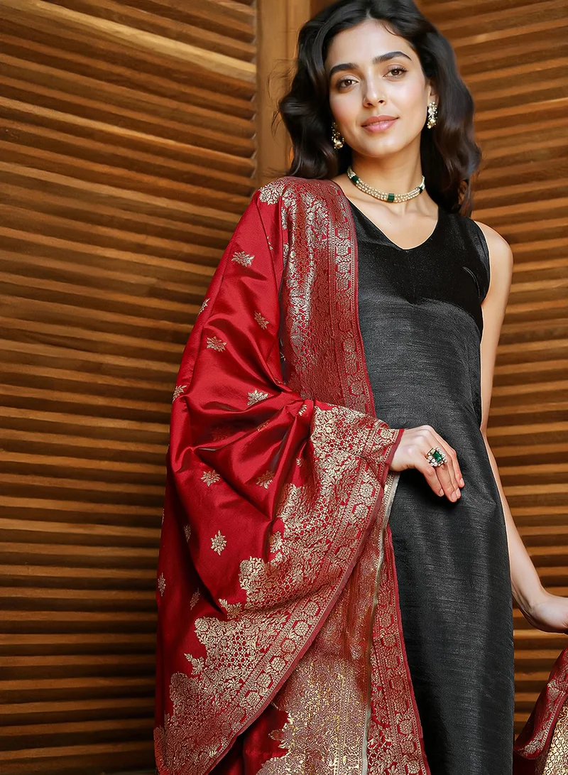  قصة Women's Onyx Black Contrast Lustre Kurta Set For Casual Wear | Halter Neck | Sleeveless | 3 Piece Kurta Set Designed With Comfort Fit For Everyday Ethnic Wear